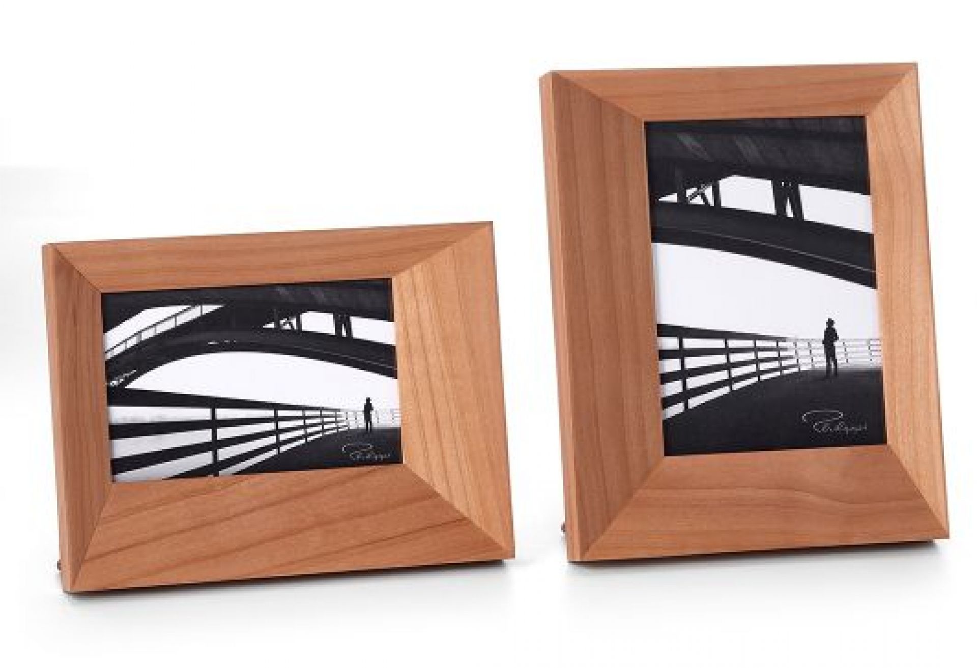 Zwei Holzbilderrahmen, Focus Rahmen von Philippi, für Fotos im Format 10x15 cm.